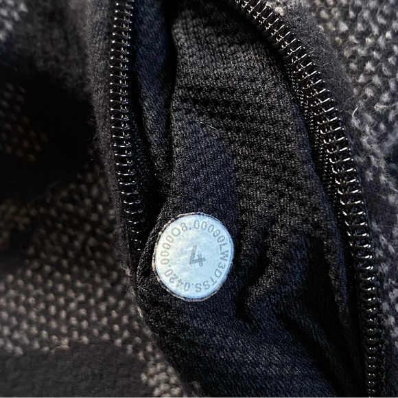 Lululemon Runderful Long Sleeve
Heritage Camo Jacquard Black Lunar Rock - Picture 3 of 4